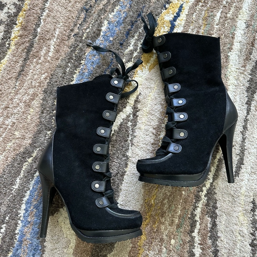 Charles David Boots Size 6